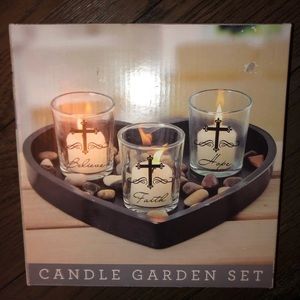 NWT Candle Set w/ base and decorative rocks